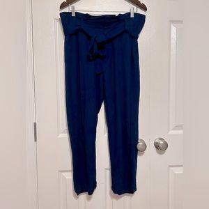 Navy cropped pants Size 11